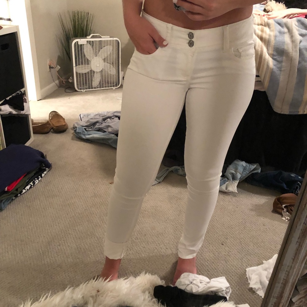 White skinny jeans